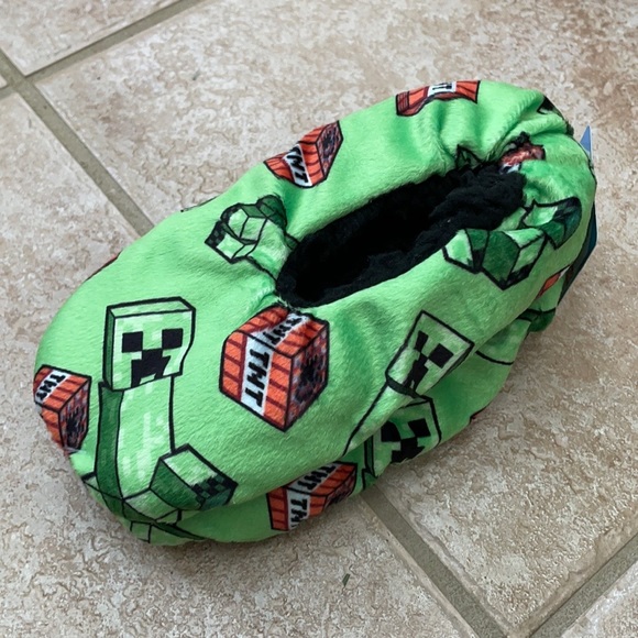 Minecraft Creeper TNT Snuggle Toes Slipper Socks - Picture 3 of 15